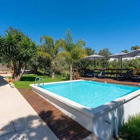 Spacious & Artistic House With Pool By Hostwise *