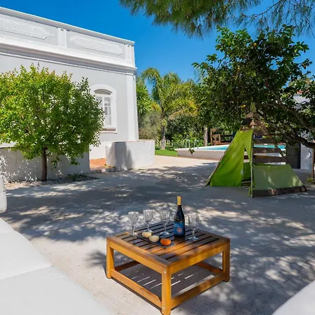 Spacious & Artistic House With Pool By Hostwise *