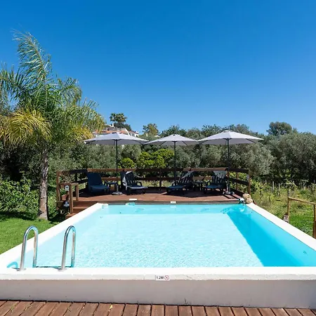 Spacious & Artistic House With Pool By Hostwise *