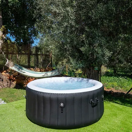 Дом отдыха Spacious & Artistic House With Pool By Hostwise