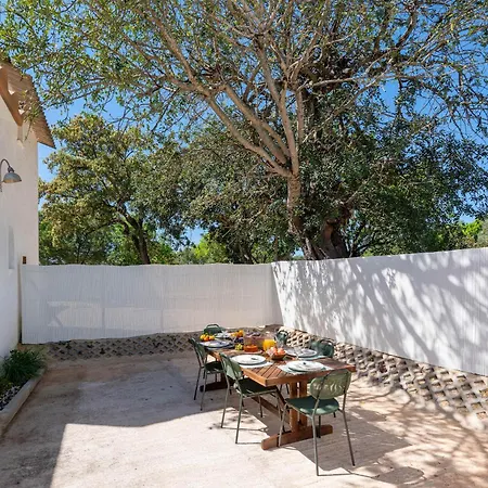 Spacious & Artistic House With Pool By Hostwise *