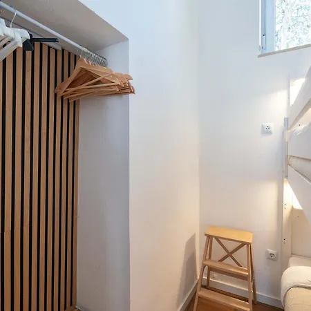 Spacious & Artistic House With Pool By Hostwise *