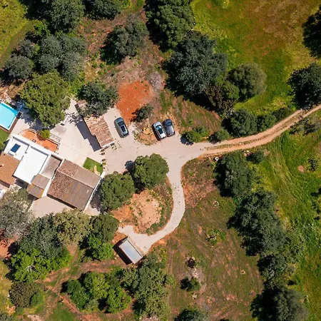 Дом отдыха Spacious & Artistic House With Pool By Hostwise *
